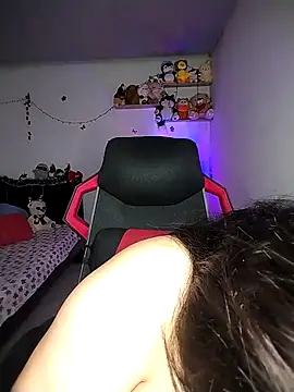 esmeralda jadees online show from January 5, 8:45 pm