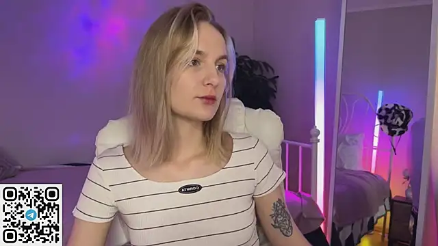  Vikky Moon  online show from June 20, 1:09 am