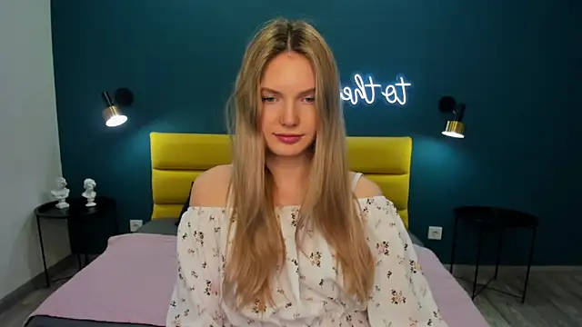 EvelineAmore online show from April 28, 8:40 am