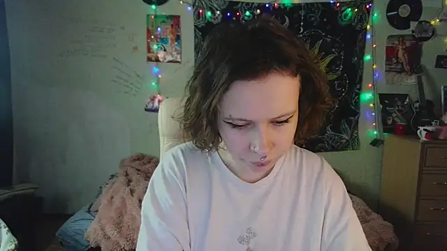 Snapshot of Lil_foxxx chatting on October 17, 10:51 am Lil foxxx online show from October 17, 10:51 am