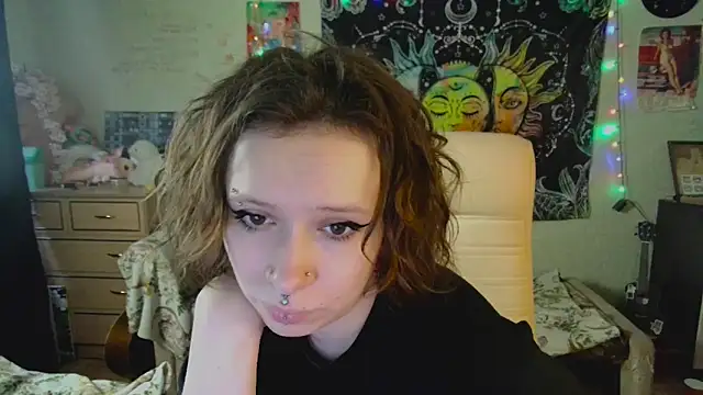Snapshot of Lil_foxxx chatting on October 7, 10:19 am Lil foxxx online show from October 7, 10:19 am