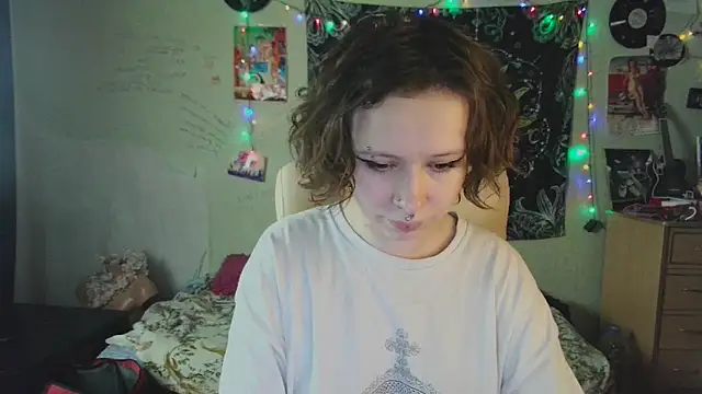 Snapshot of Lil_foxxx chatting on October 18, 11:24 am Lil foxxx online show from October 18, 11:24 am