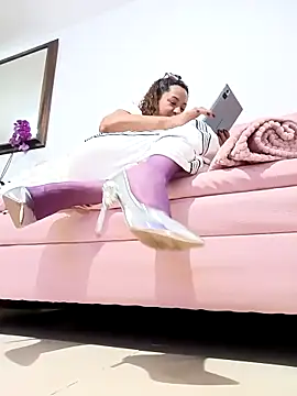 weet Evans    online show from March 8, 2:04 am