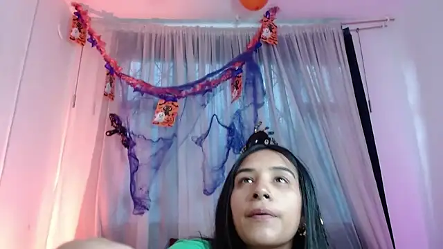 violettsuncs online show from October 15, 7:05 pm