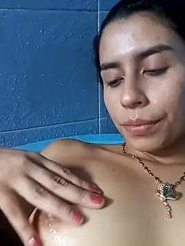 AmyMawChan online show from October 4, 8:35 pm