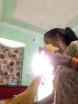 Hotty-Nidhi online show from November 19, 3:17 am