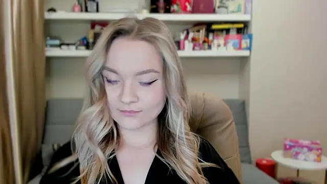 Kara Smith  online show from March 29, 10:31 pm