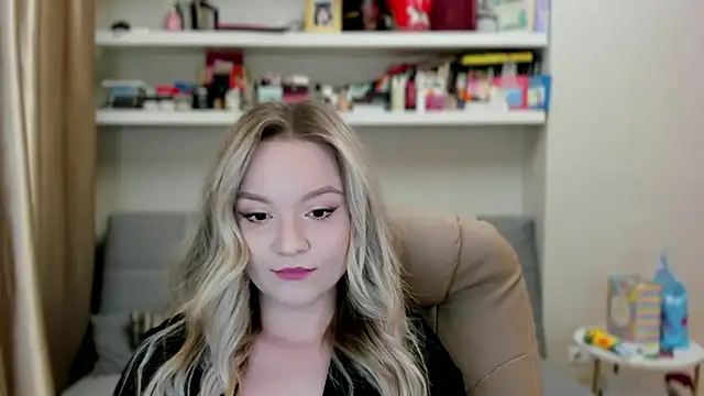 Kara Smith  online show from August 9, 9:51 pm