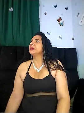 AlexaNovoa  online show from April 26, 1:25 am