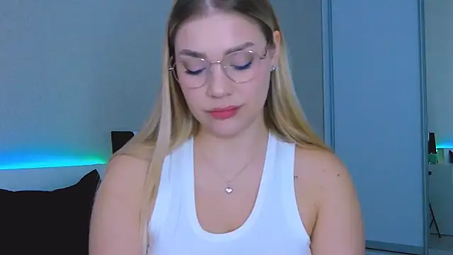 DIANAxxxDIAMOND online show from September 17, 8:45 am