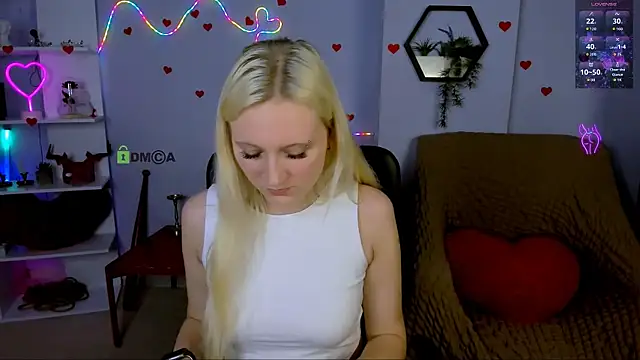 madam uliis online show from May 3, 10:18 am