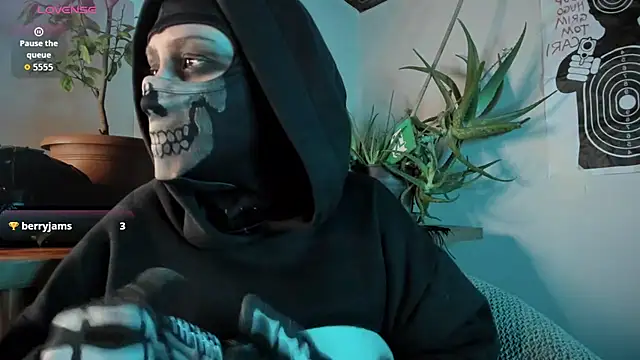 Snapshot of cos_operator chatting on October 5, 5:51 pm cos operator online show from October 5, 5:51 pm