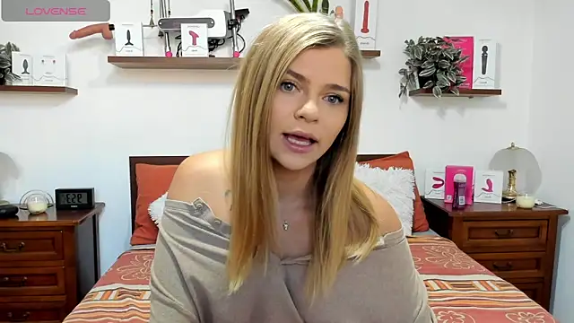 Snapshot of HaleyReedme chatting on October 3, 7:57 am HaleyReedme online show from October 3, 7:57 am