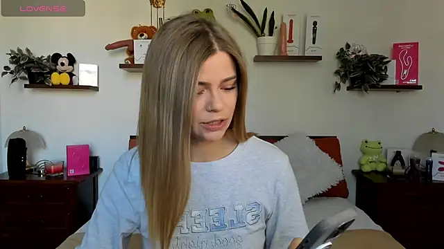 HaleyReedme online show from November 10, 9:59 am