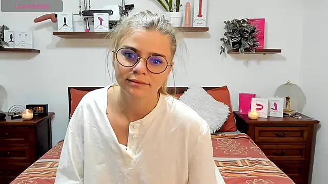 Snapshot of HaleyReedme chatting on October 5, 9:47 am HaleyReedme online show from October 5, 9:47 am