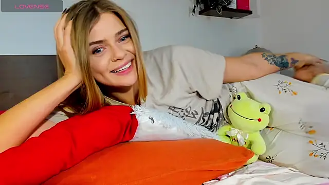 HaleyReedme online show from November 15, 10:05 am