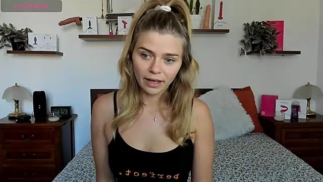 Snapshot of HaleyReedme chatting on October 9, 10:41 am HaleyReedme online show from October 9, 10:41 am