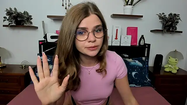 HaleyReedme online show from April 22, 7:05 am