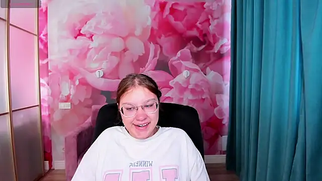 AngelinaLow online show from September 29, 11:37 am