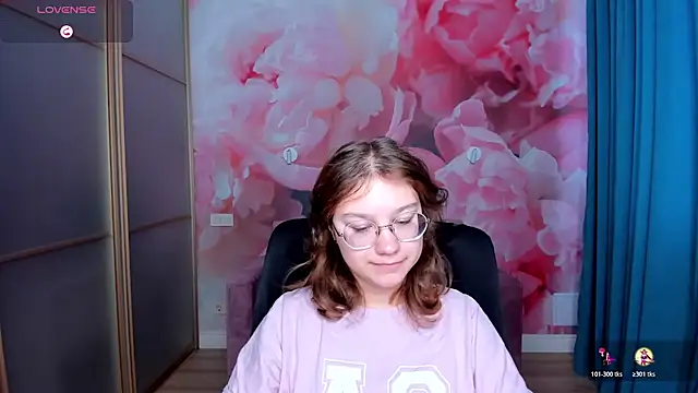 AngelinaLow online show from November 3, 12:31 pm