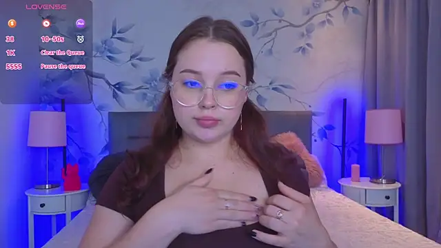 Cute kitty- online show from September 14, 9:56 pm