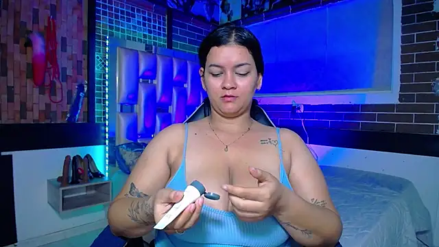 kriss sweetboobs10 online show from April 22, 12:46 pm