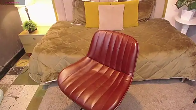 ailyn maury online show from April 23, 1:24 pm