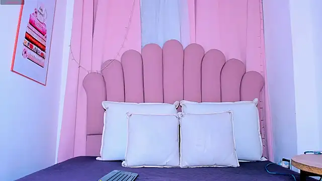 NicoleMadrird online show from April 21, 6:15 pm