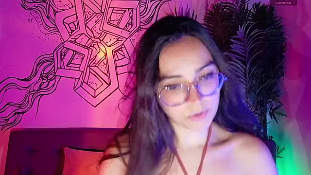 Emmi Roberts online show from June 6, 3:35 am