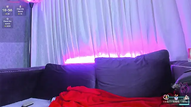 Snapshot of alice_kingsley_ chatting on October 14, 8:11 pm alice kingsley online show from October 14, 8:11 pm