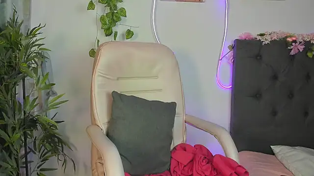 Quiinn bx online show from April 20, 8:56 pm