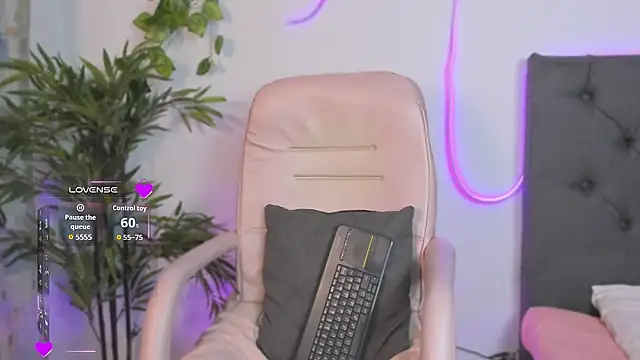 Quiinn bx online show from February 25, 10:08 pm