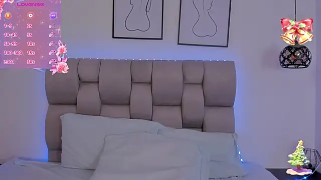 Hanna Evans   online show from December 1, 1:14 pm