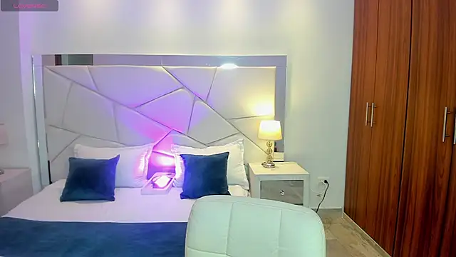 Danaa Rouse online show from September 30, 7:19 pm