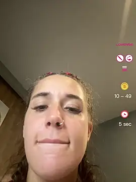 DarkVelvet online show from April 26, 2:04 pm