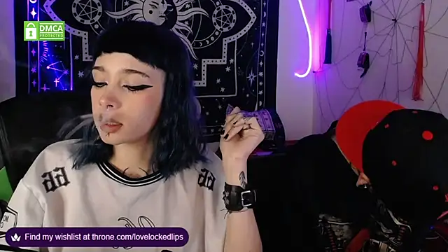 Snapshot of lovelockedlips chatting on October 17, 2:26 am lovelockedlips online show from October 17, 2:26 am