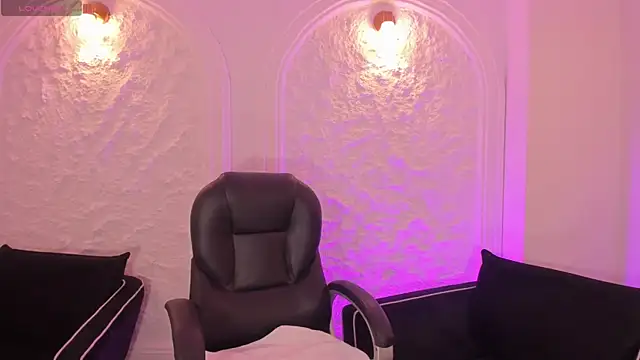 CandaseRussell online show from December 15, 1:11 am