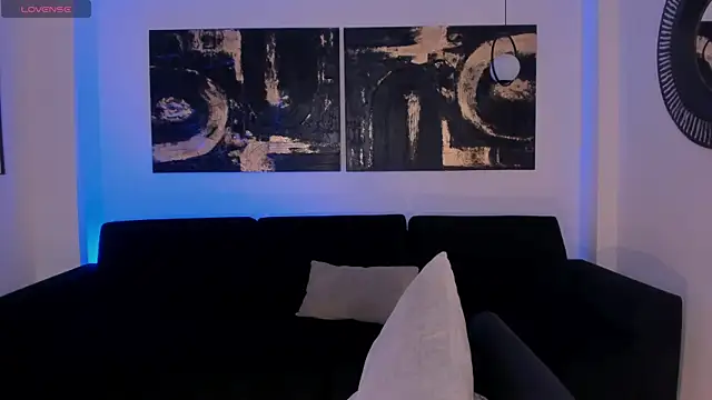 CandaseRussell online show from May 8, 3:32 am