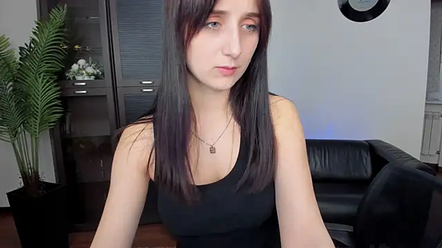 JulietMonli online show from September 25, 7:45 pm