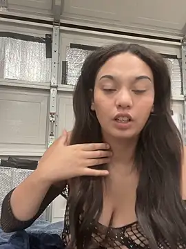 hoesluvcedes online show from May 22, 4:32 am