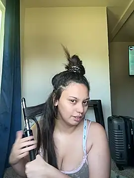 hoesluvcedes online show from June 3, 12:56 am