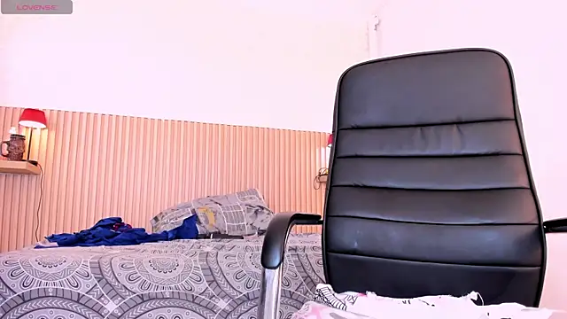 Layla arabelle online show from April 26, 9:45 pm