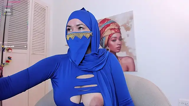 Layla arabelle online show from September 10, 8:20 pm