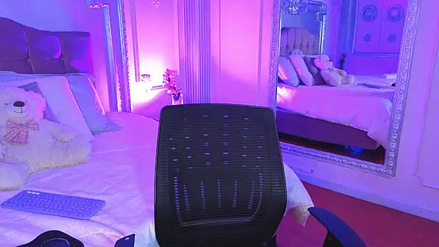 KatianPierce online show from April 23, 8:00 pm