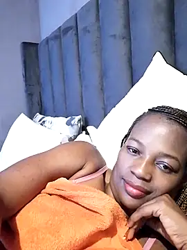 Snapshot of sexylira chatting on October 4, 12:44 pm sexylira online show from October 4, 12:44 pm