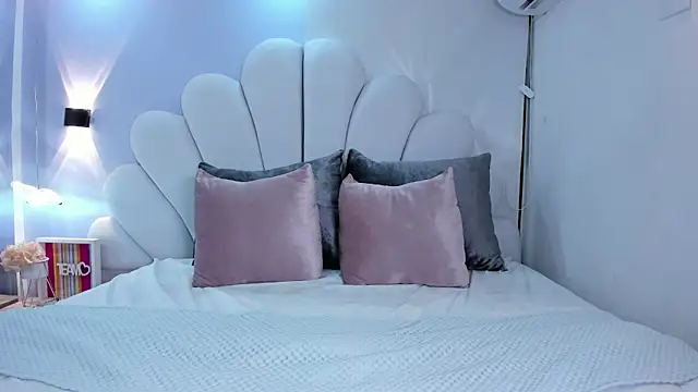 abby roux online show from April 25, 5:43 am