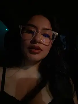 andrea gomes  online show from April 23, 7:27 am