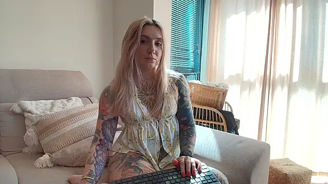 tattoobbgirl online show from April 28, 3:27 pm