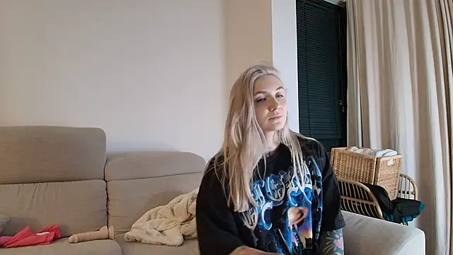 tattoobbgirl online show from March 28, 7:24 pm