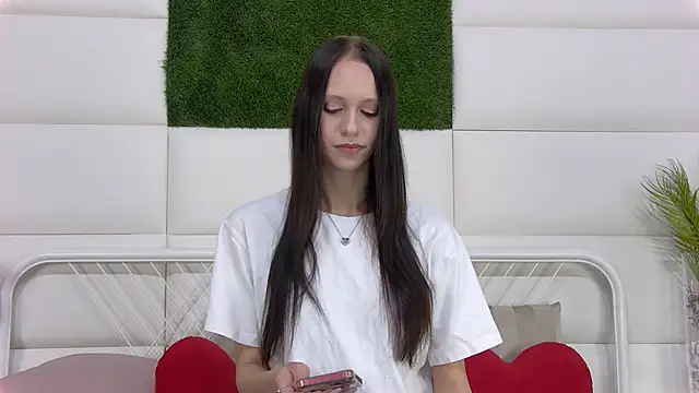 Snapshot of TaraHarris chatting on October 19, 8:27 am TaraHarris online show from October 19, 8:27 am